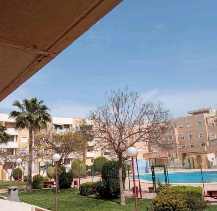 Apartamento Zona Playa En Roquetas Cerca De Bares Restaurantes Y Centro Comercial Рокетас де Мар Екстериор снимка