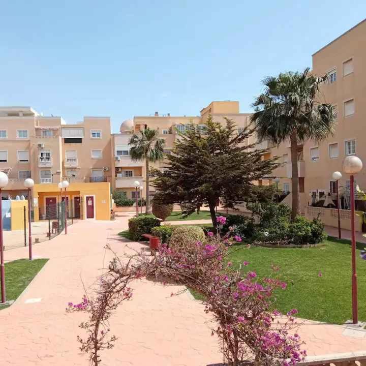 Apartamento Zona Playa En Roquetas Cerca De Bares Restaurantes Y Centro Comercial Рокетас де Мар Екстериор снимка